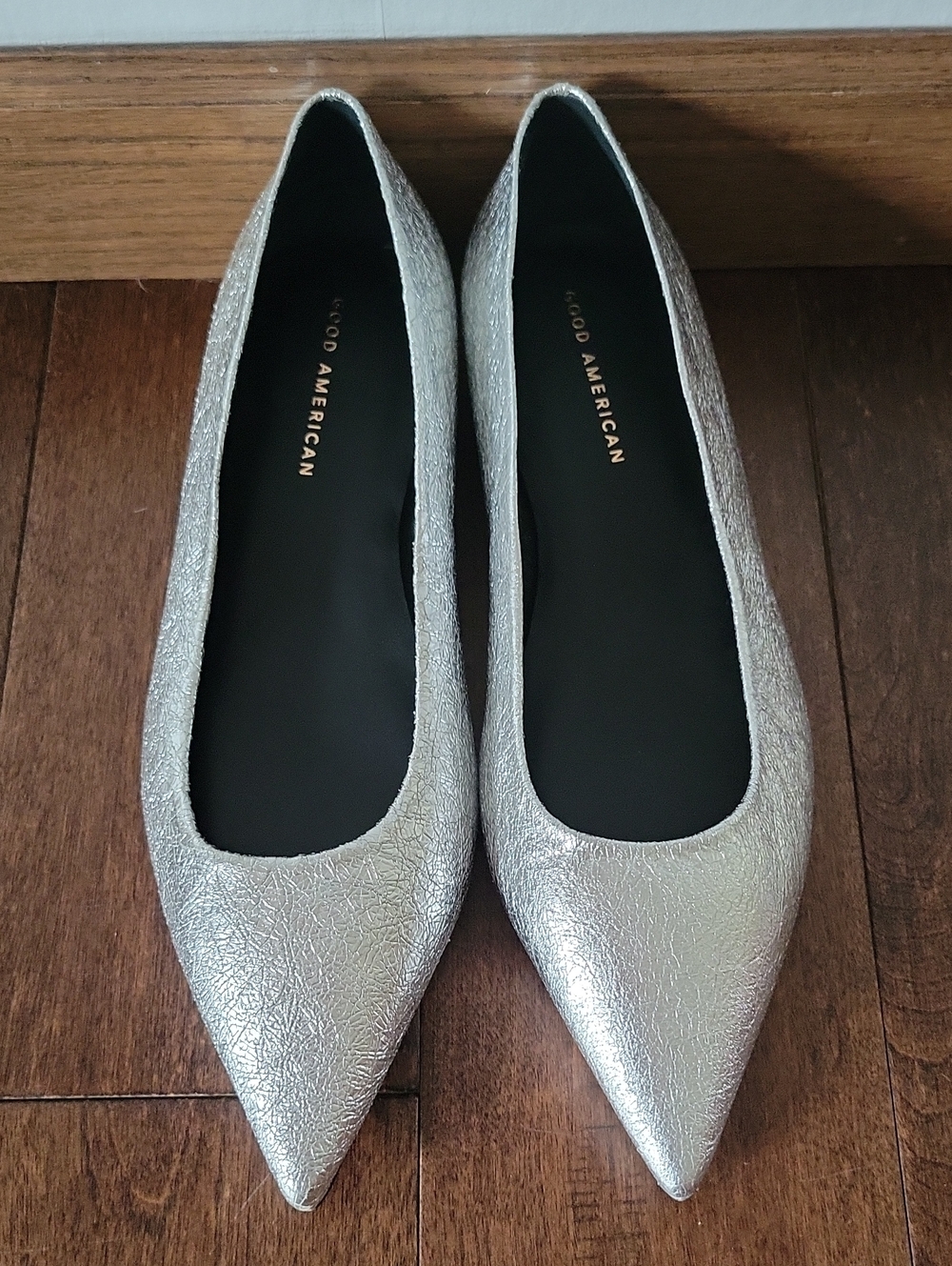 NWOT Good American The Statement Silver Crackle Pointed Ballet Flats Size 8.5